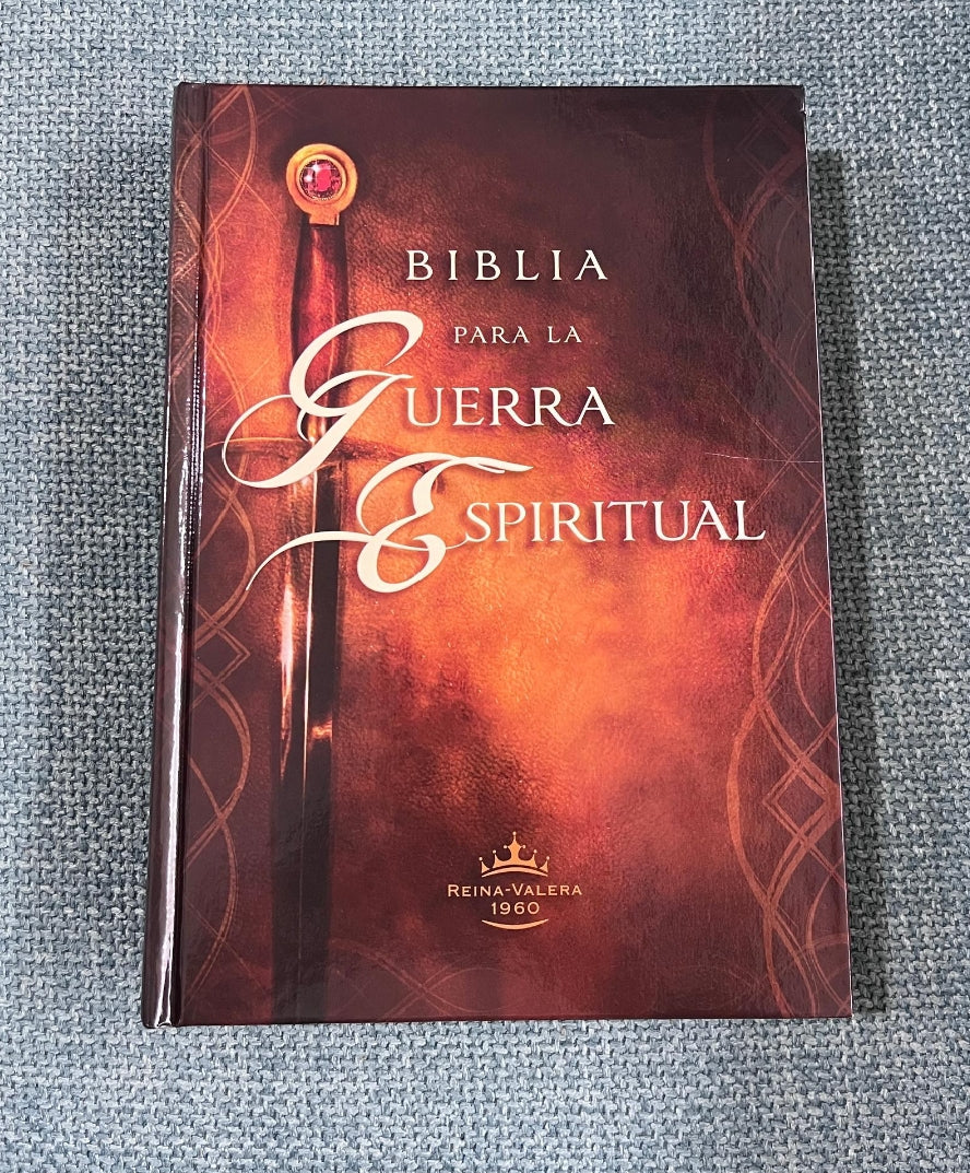 Biblia de estudio guerra espiritual en tapa dura versión RV1960