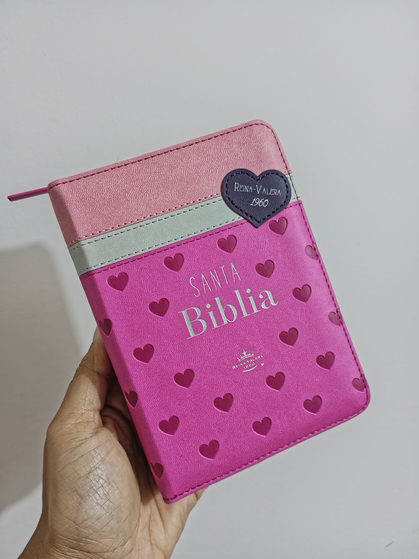 Biblia tamaño bolsillo letra 8 puntos con cierre símil piel versión RV60 con concordancia