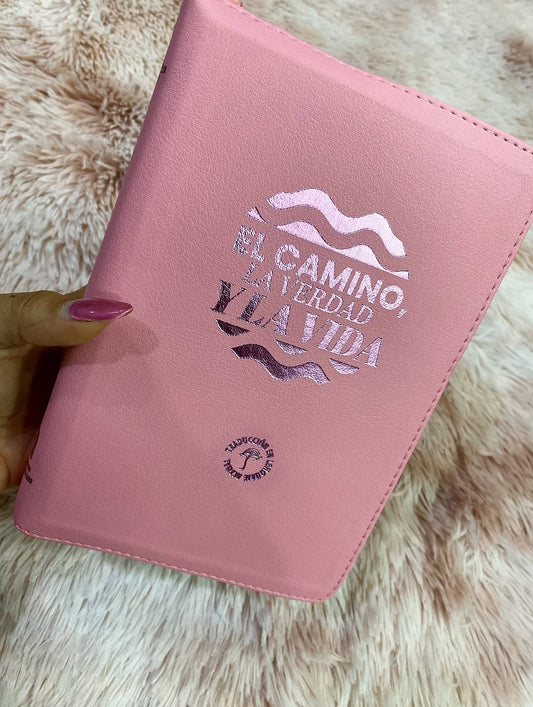 Biblia letra grande versión TLA con cierre y canto plateado