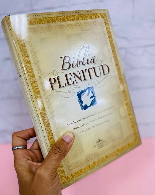 Biblia de estudio plenitud en tapa dura versión RV1960 letra mediana