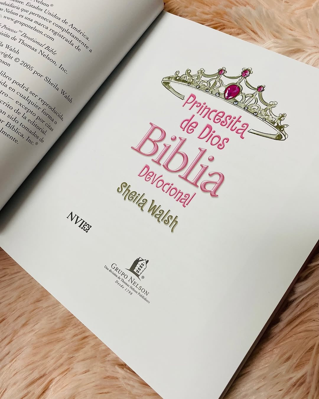 Biblia con devocional ilistrada para niñas princesita de Dios