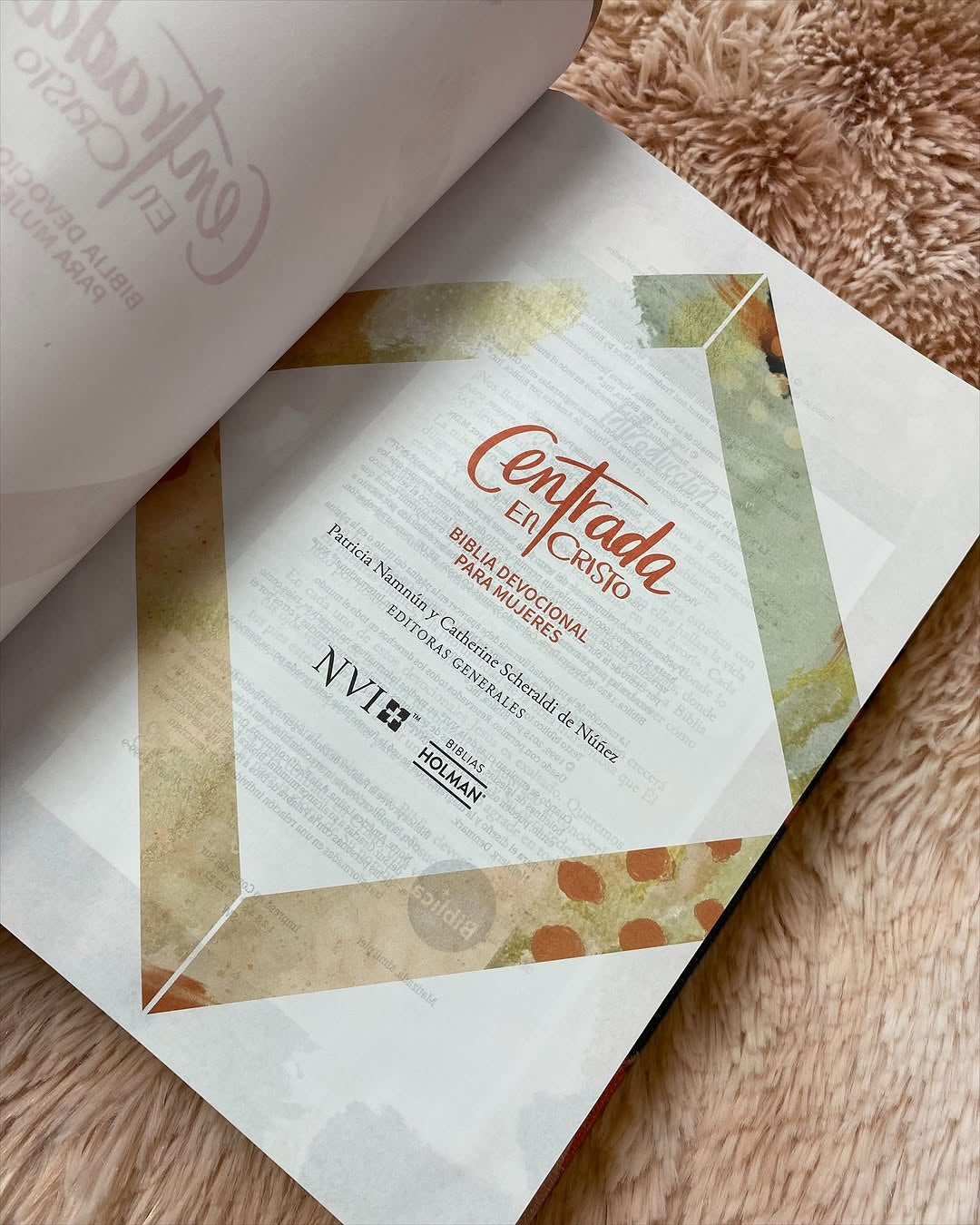 Biblia con devocional para mujeres centrada en cristo versión NVI