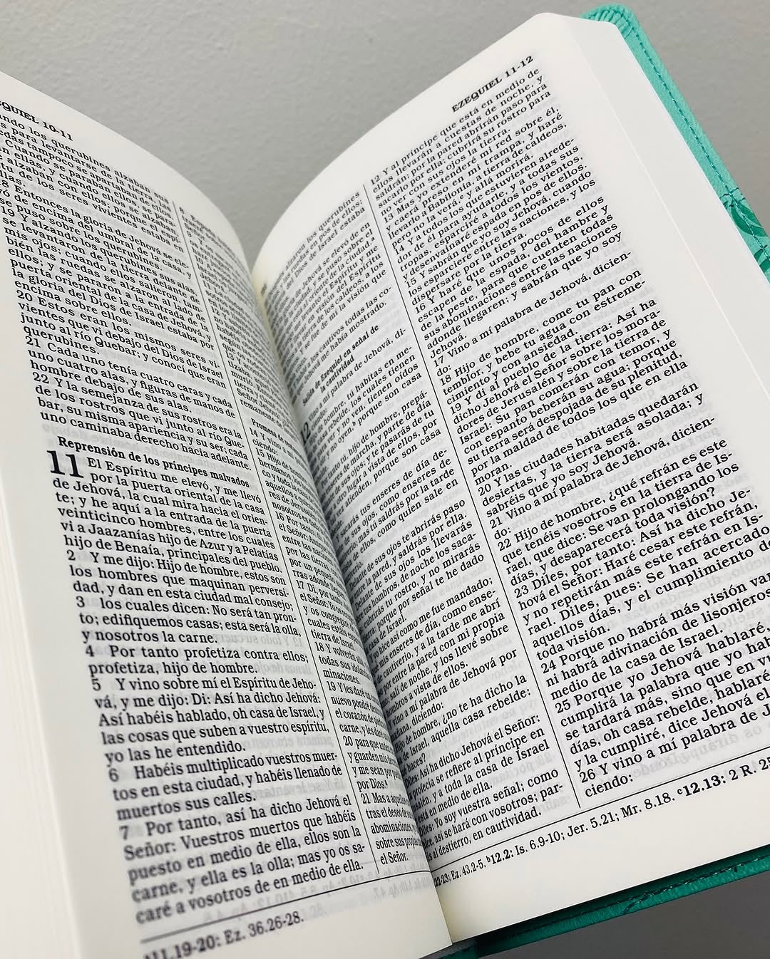 Biblia de regalos y premios símil piel color turquesa letra mediana versión RV60
