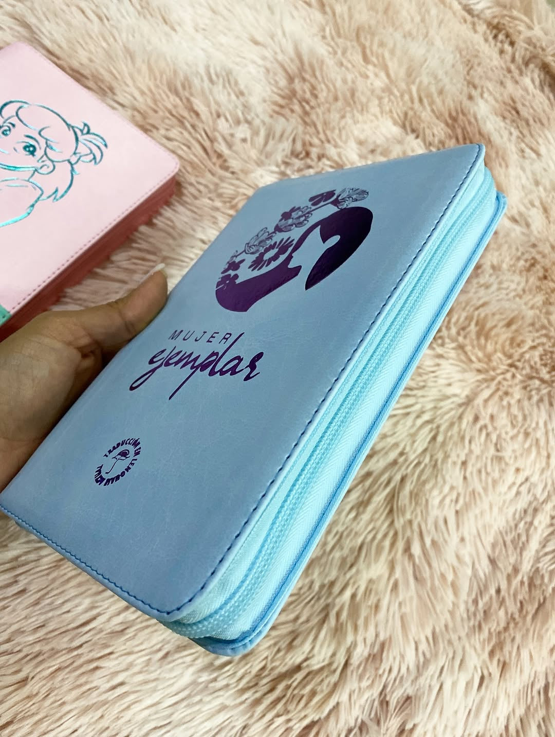 Biblia letra grande versión TLA canto plateado con estudios bíblicos