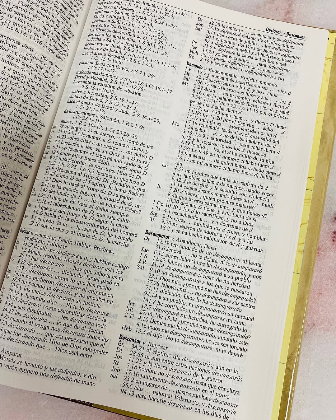 Biblia de estudio plenitud en tapa dura versión RV1960 letra mediana
