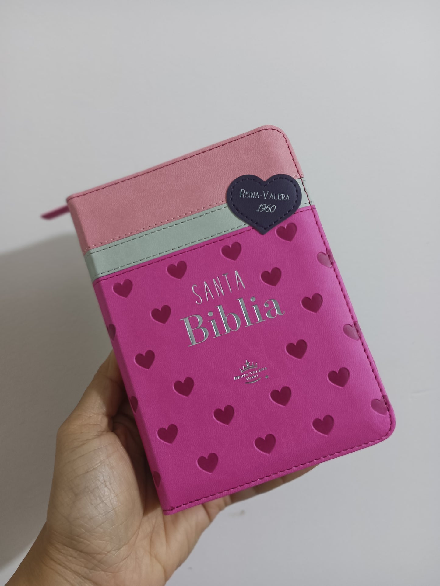 Biblia tamaño bolsillo letra 8 puntos con cierre símil piel versión RV60 con concordancia