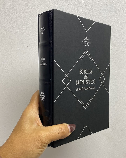 Biblia del ministro en símil piel color negro con canto plateado