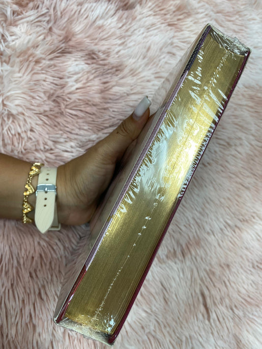 Biblia versión NTV en símil piel letra grande canto dorado con concordancia