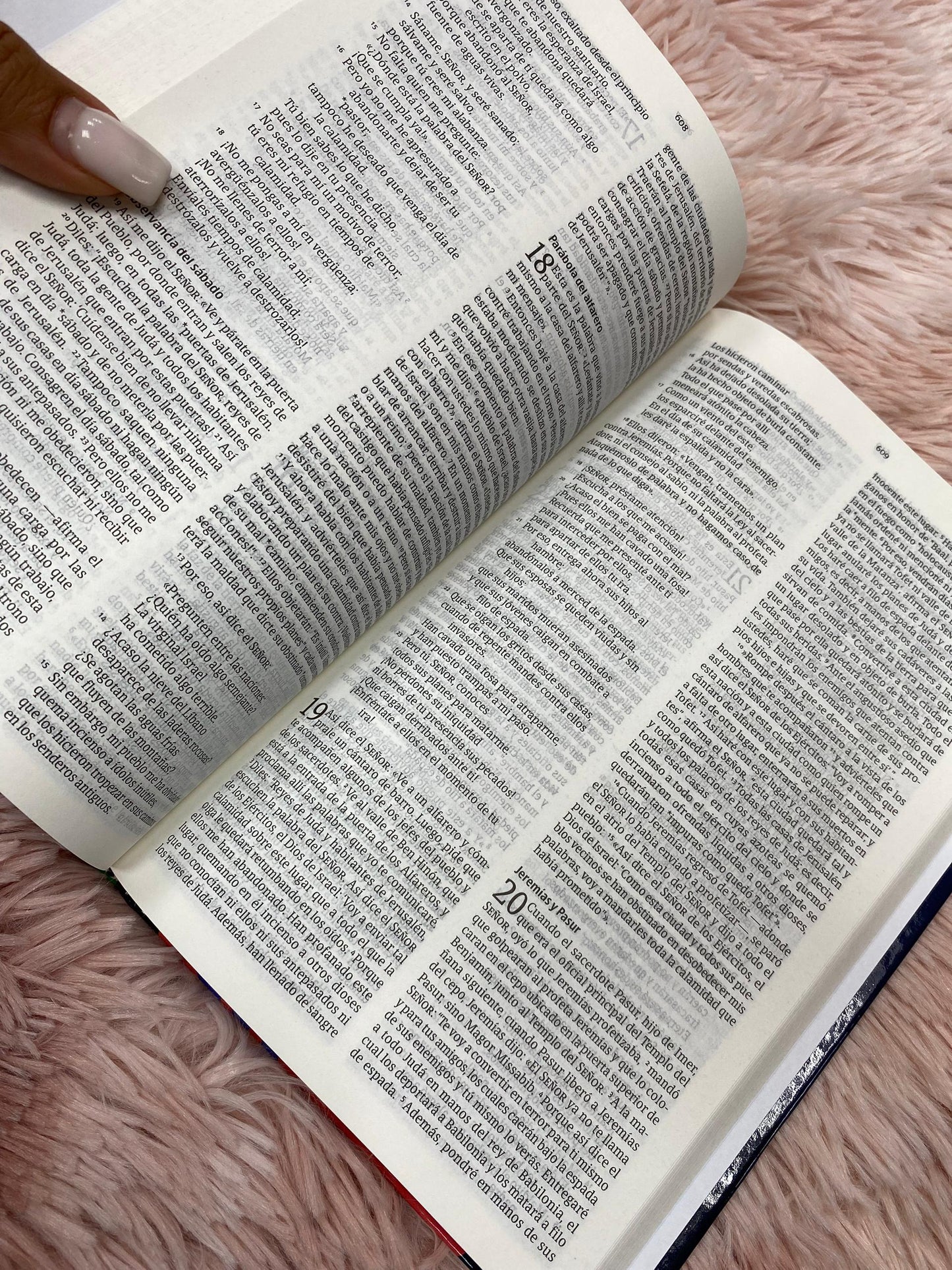 Biblia versión NVI tapa rústica letra mediana