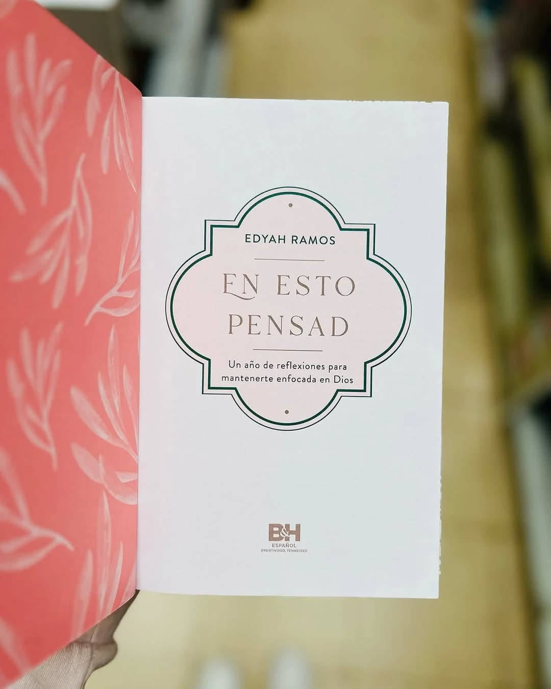 Libro devocional en esto pensad de Edyah Ramos