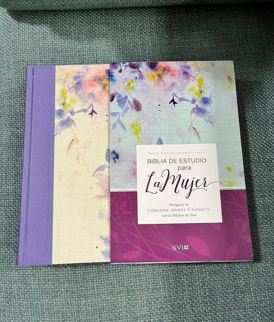 Biblia de estudio para mujeres versión NVI tapa semi dura letra mediana 9 puntos