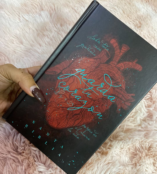 Biblia tapa dura de corazón letra grande 10 puntos versión RV1960 con concordancia
