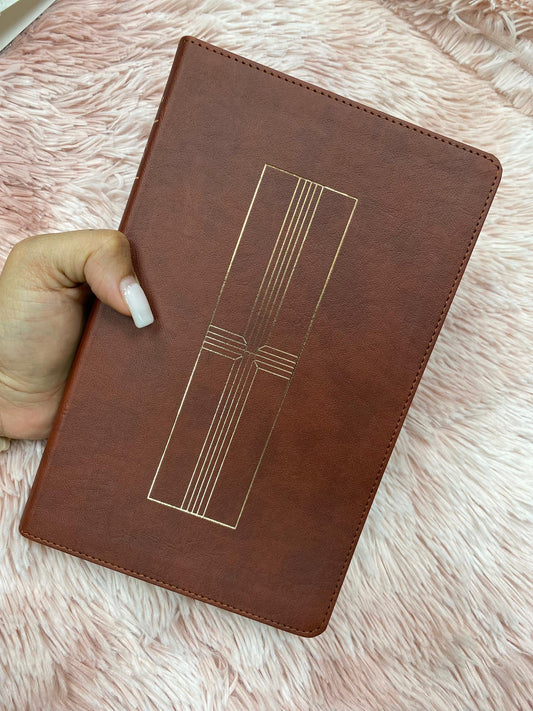 Biblia ultra fina canto dorado versión NTV símil piel letra mediana