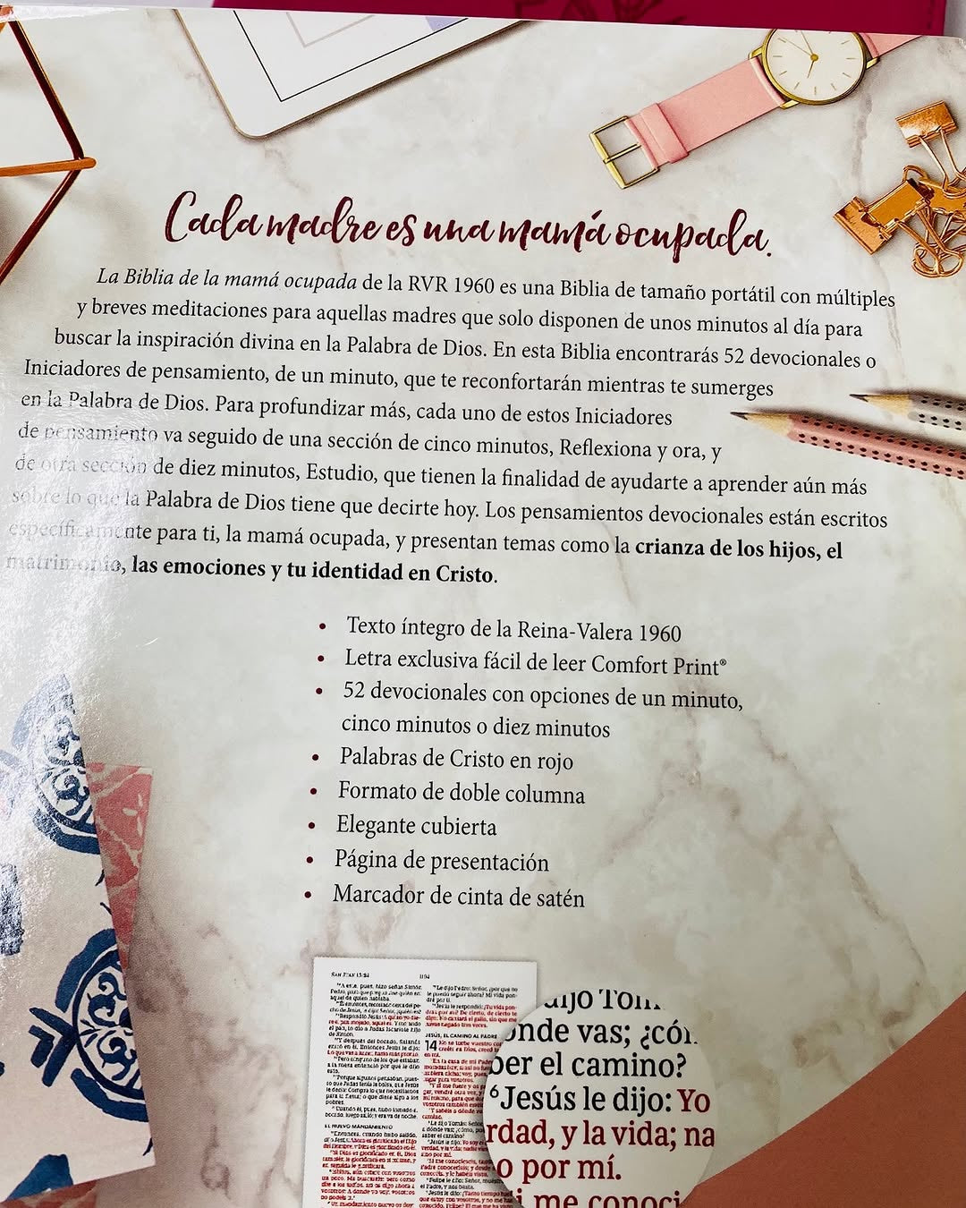 Biblia con devocional mamá ocupada en símil piel versión RV1960 letra grande