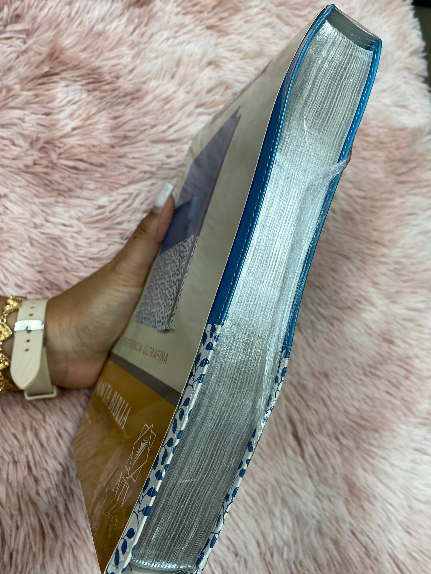 Biblia versión NTV símil piel letra grande con concordancia