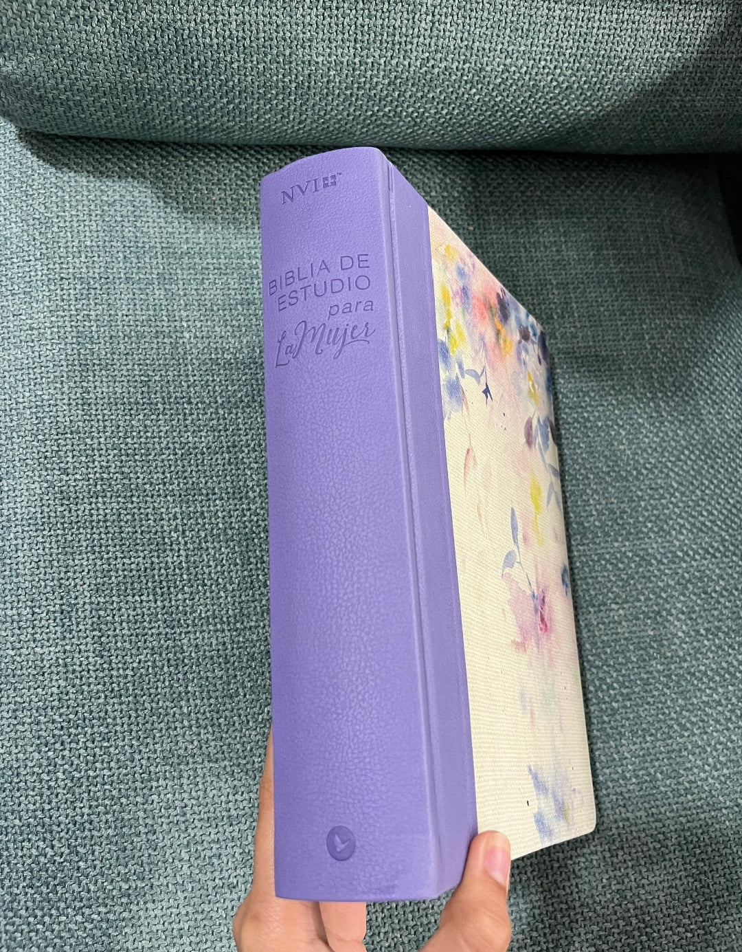 Biblia de estudio para mujeres versión NVI tapa semi dura letra mediana 9 puntos